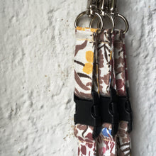 Load image into Gallery viewer, Lanyard / Nyckelband - OffWhite Blom